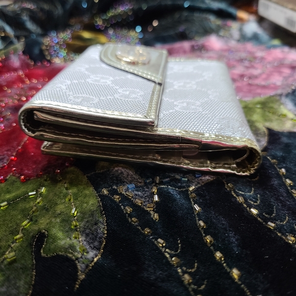 EUC Gucci Wallet - Picture 6 of 15